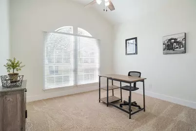 302 Robins Way, Granbury, TX 76048 - Photo 11