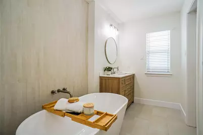 302 Robins Way, Granbury, TX 76048 - Photo 9