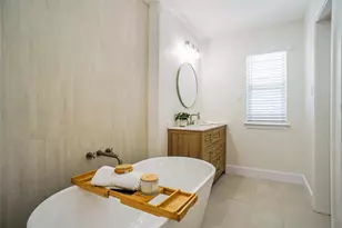 302 Robins Way, Granbury, TX 76048 - Photo 9