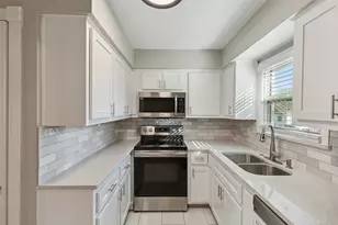 832 Bowie St, Garland, TX 75040 - Photo 9