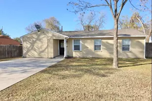 705 Glynn Oaks Dr, Arlington, TX 76010 - Photo 1