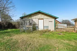 319 S Rogers St, Covington, TX 76636 - Photo 31