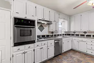 801 N 37th St, Corsicana, TX 75110 - Photo 5