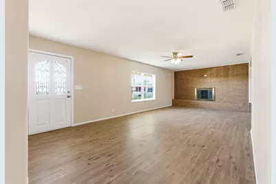 109 E Williams Street, Bowie, TX 76230 - Photo 5