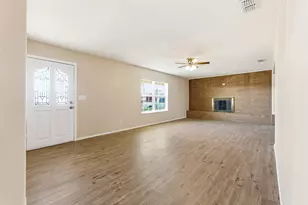 109 E Williams St, Bowie, TX 76230 - Photo 5