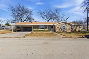 109 E Williams St, Bowie, TX 76230 - Photo 1