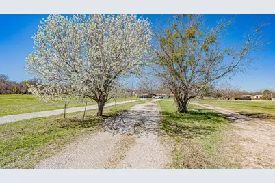 528 Stonegate Drive, Paradise, TX 76073 - Photo 5