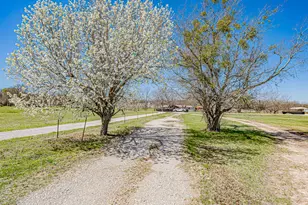 528 Stonegate Dr, Paradise, TX 76073 - Photo 5