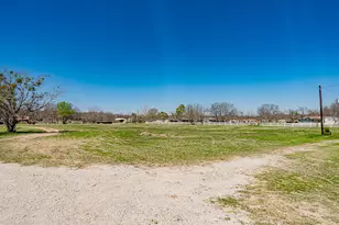 528 Stonegate Dr, Paradise, TX 76073 - Photo 11