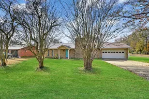 102 E Bayside Dr, Mabank, TX 75156 - Photo 3