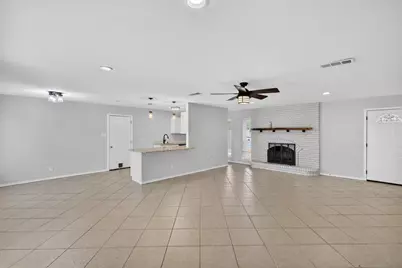 102 E Bayside Drive, Mabank, TX 75156 - Photo 7