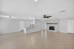 102 E Bayside Dr, Mabank, TX 75156 - Photo 7