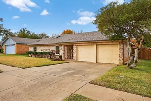 3225 Emerald St, Bedford, TX 76021 - Photo 3