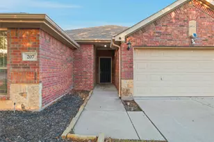 207 Commonwealth Cir, Waxahachie, TX 75165 - Photo 3