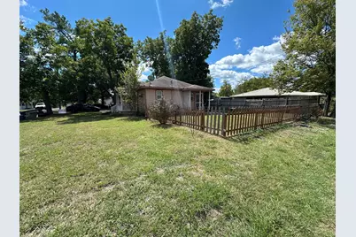 301 W Austin Avenue, Cooper, TX 75432 - Photo 17