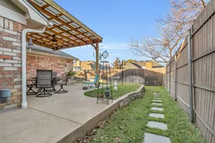 1637 Bedford Oaks Dr, Bedford, TX 76021 - Photo 29