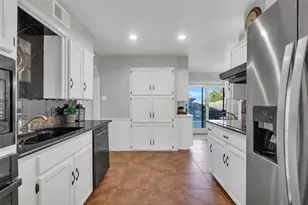 1637 Bedford Oaks Dr, Bedford, TX 76021 - Photo 11