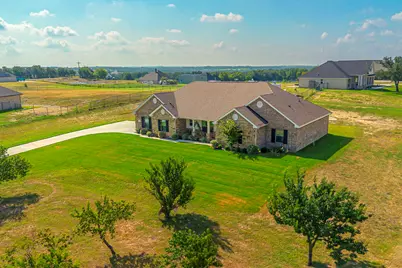 105 Kathy Stephens Avenue, Springtown, TX 76082 - Photo 3