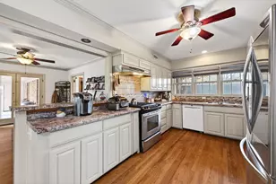 1015 Western Hills Dr, Sherman, TX 75092 - Photo 11