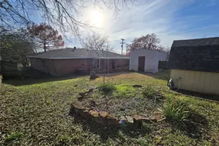 301 E 6th St, Weatherford, TX 76086 - Photo 5