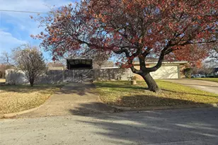 301 E 6th St, Weatherford, TX 76086 - Photo 3