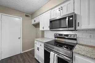 2401 Long Ridge Ln, Arlington, TX 76014 - Photo 13