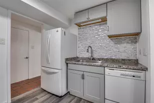 1905 Huntington Dr, Grand Prairie, TX 75051 - Photo 7