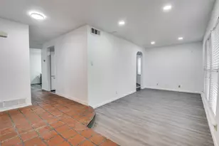 1905 Huntington Dr, Grand Prairie, TX 75051 - Photo 3