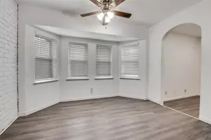 1905 Huntington Dr, Grand Prairie, TX 75051 - Photo 5