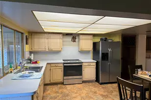 806 Pinehill Ln, Grand Prairie, TX 75052 - Photo 5