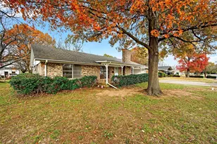 800 Carver St, Whitesboro, TX 76273 - Photo 3