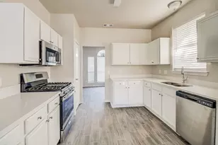 715 S Parks Dr, DeSoto, TX 75115 - Photo 5