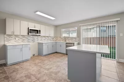 800 Green Heath Avenue, Fort Worth, TX 76120 - Photo 9