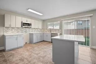 800 Green Heath Ave, Fort Worth, TX 76120 - Photo 9