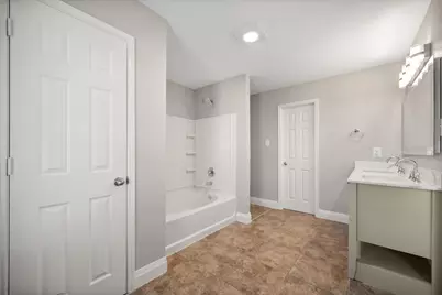 800 Green Heath Avenue, Fort Worth, TX 76120 - Photo 17