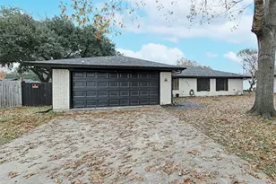 540 Edgewood Ave, Corsicana, TX 75110 - Photo 1