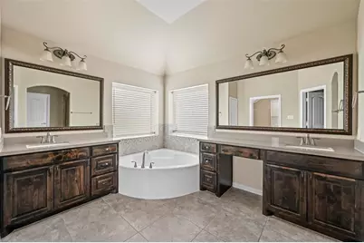 7116 Isle Royal Lane, Irving, TX 75063 - Photo 5