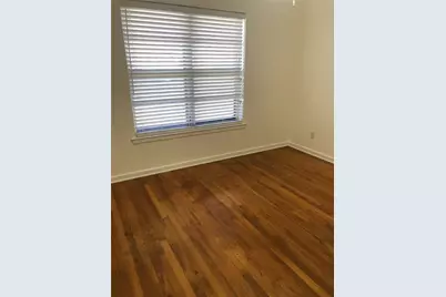 124 E Vilbig Street, Irving, TX 75060 - Photo 13