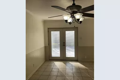 124 E Vilbig Street, Irving, TX 75060 - Photo 9