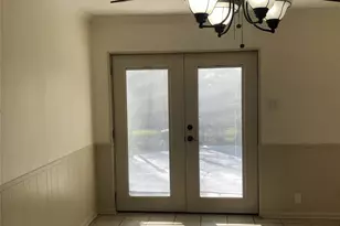 124 E Vilbig St, Irving, TX 75060 - Photo 9