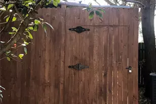 124 E Vilbig St, Irving, TX 75060 - Photo 3