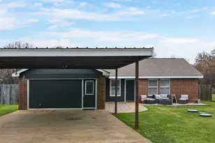 708 Shady Grove Dr, Granbury, TX 76049 - Photo 1