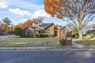808 Shady Glen Ct, Fort Worth, TX 76120 - Photo 3
