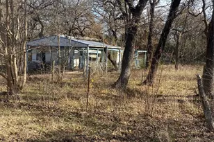 3007 Oak Wood St, Granbury, TX 76048 - Photo 3