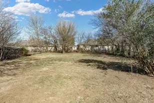 807 Adkins St, Bowie, TX 76230 - Photo 27