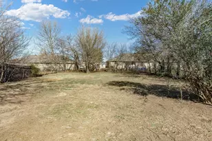 807 Adkins St, Bowie, TX 76230 - Photo 27