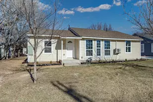 807 Adkins St, Bowie, TX 76230 - Photo 1