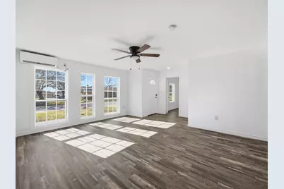 807 Adkins Street, Bowie, TX 76230 - Photo 5