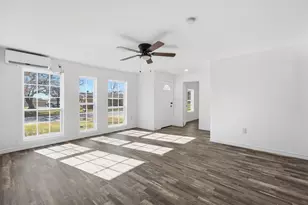 807 Adkins St, Bowie, TX 76230 - Photo 5