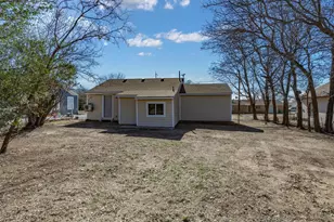 807 Adkins St, Bowie, TX 76230 - Photo 29